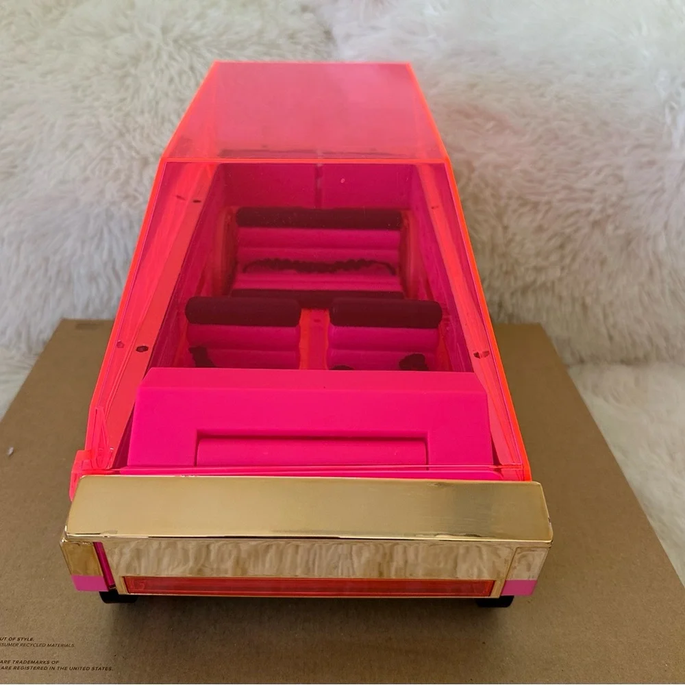 L.O.L. SURPRISE 3-in-1 Party Cruiser Pink OMG Doll Car Pool Dance Floor